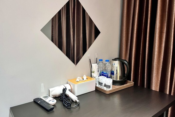 Room 8 of 17