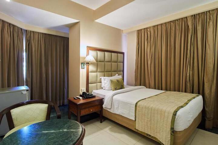 Room 15 of 36