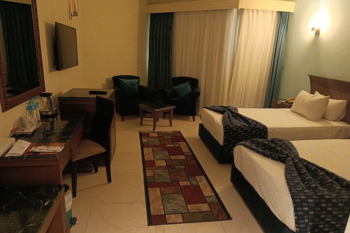 Room 5 of 37