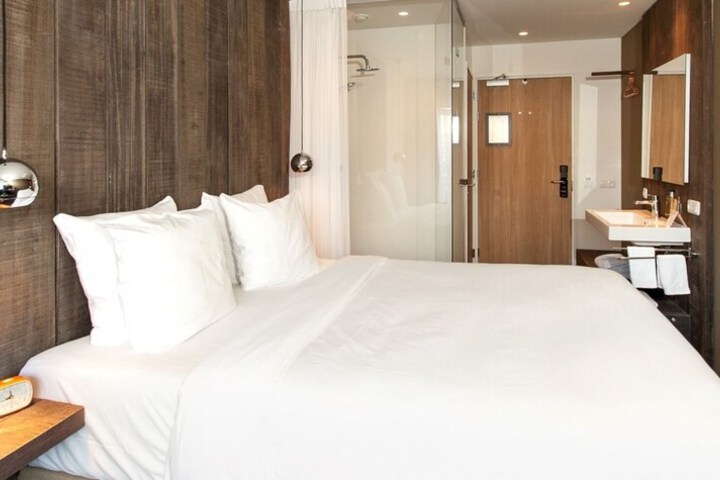 Room 5 of 33
