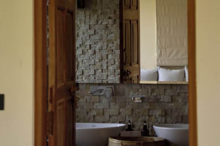 Room 27 of 52