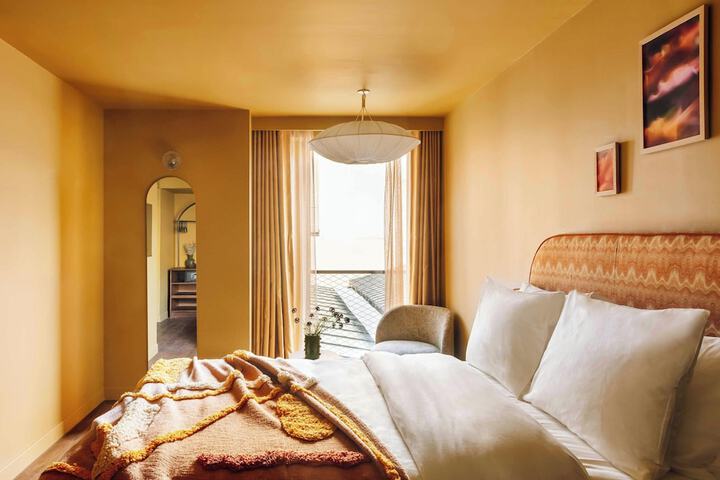 Room 32 of 128