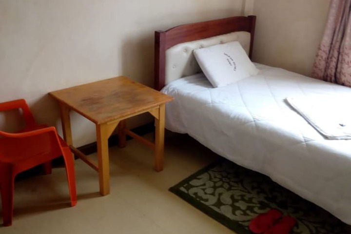 Room 4 of 9