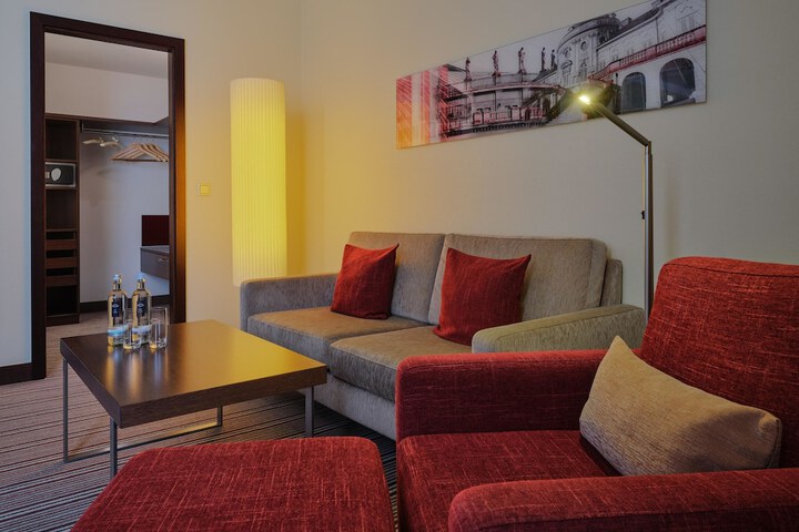Room 14 of 65