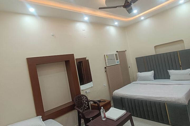 Room 5 of 19