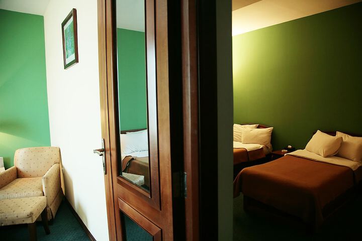 Room 11 of 76