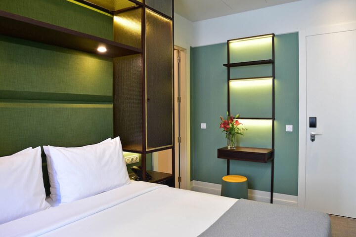 Room 3 of 47