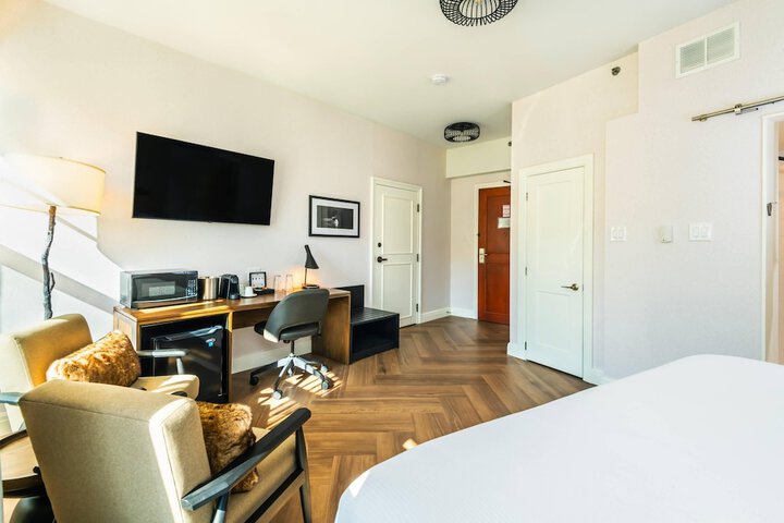 Room 40 of 123