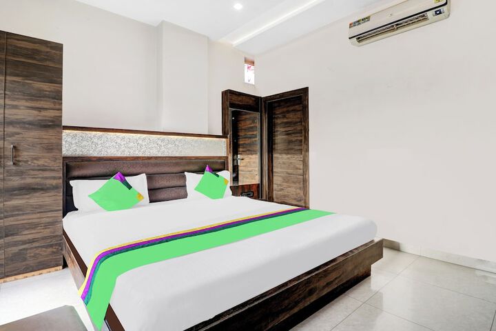 Room 18 of 29