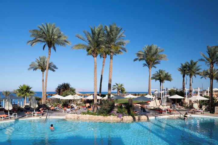 Hotel with Pool