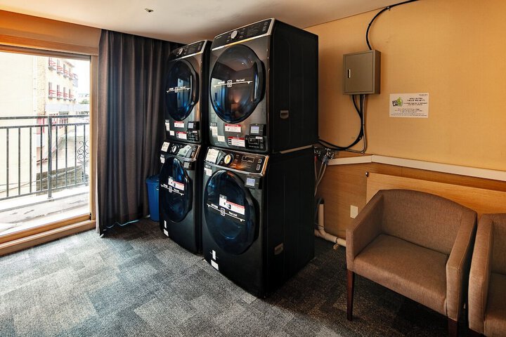 Room 105 of 122