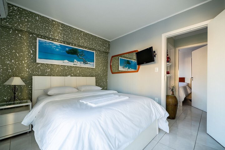 Room 6 of 30