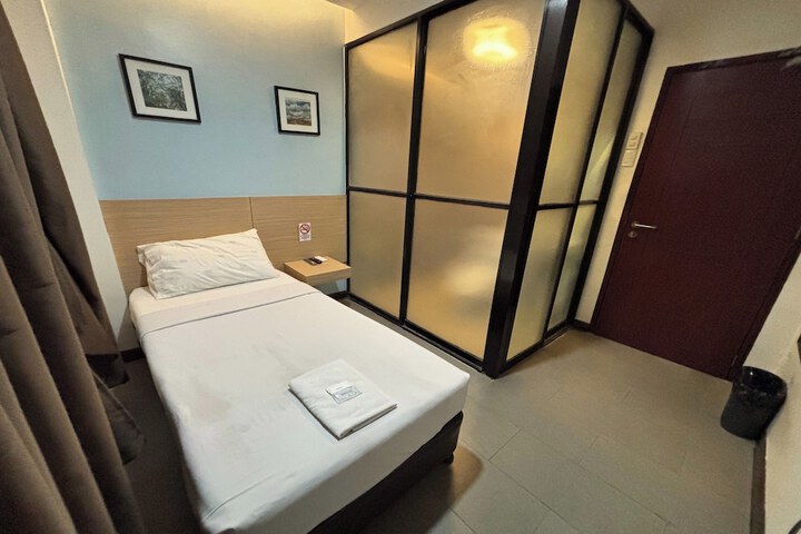 Room 18 of 37
