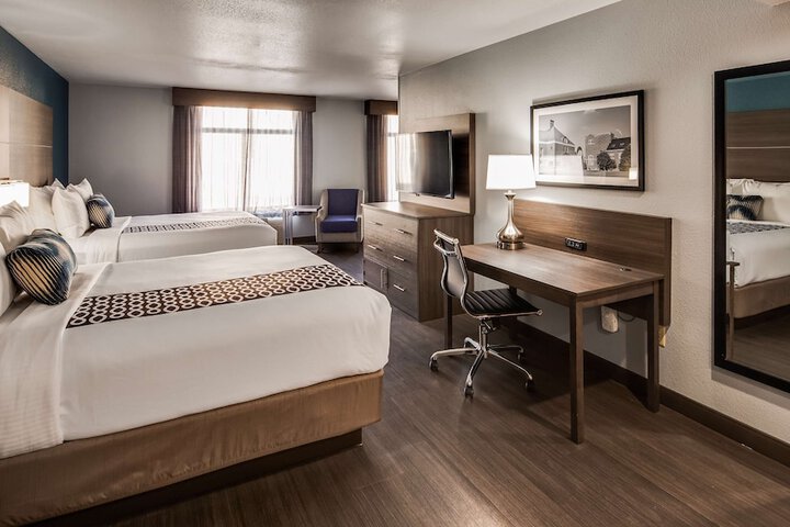 2 Queen Beds Pet Friendly (12 of 13)