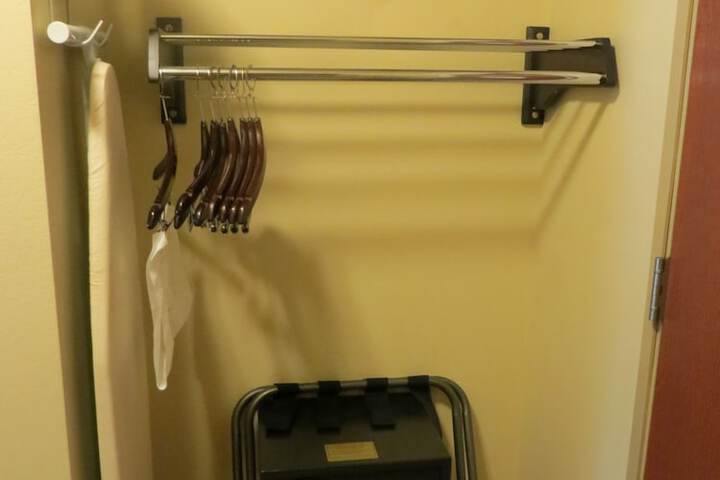 Quadruple Accessible Queen Size Bed (5 of 13)