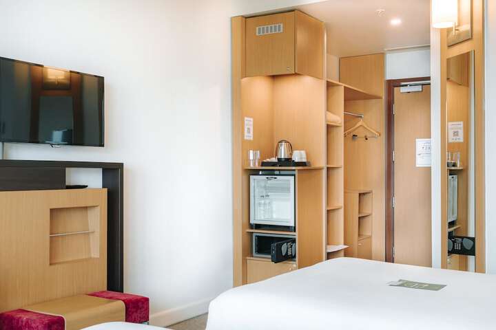 Room 5 of 70