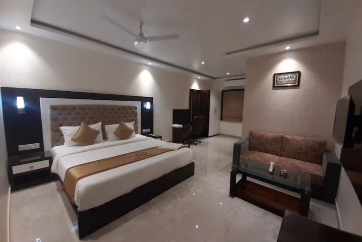 Room 11 of 21
