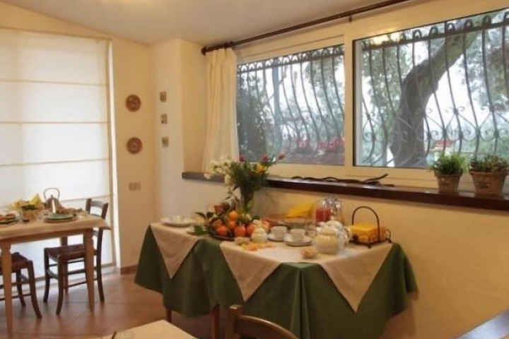 Breakfast area