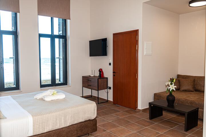 Room 7 of 35