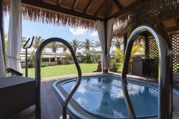 Hotel with Pool