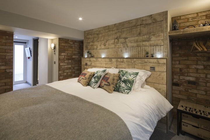 Room 2 of 113