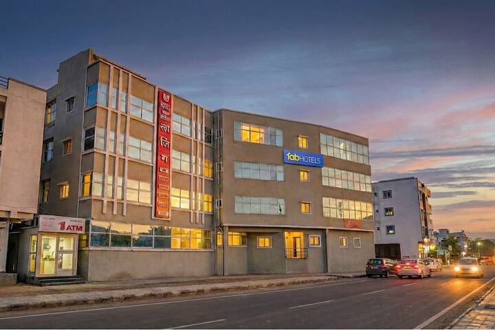Fabhotel Pearl Inn