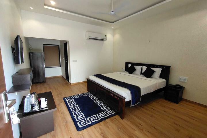 Room 6 of 19