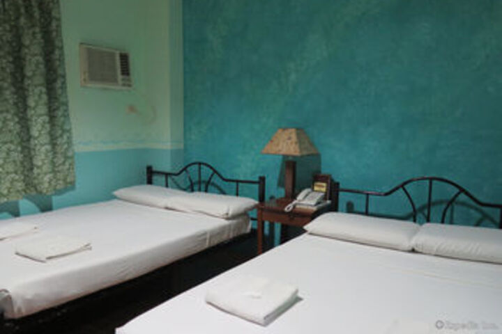 Room 32 of 74