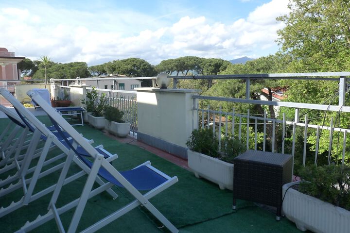 Sundeck 97 of 119