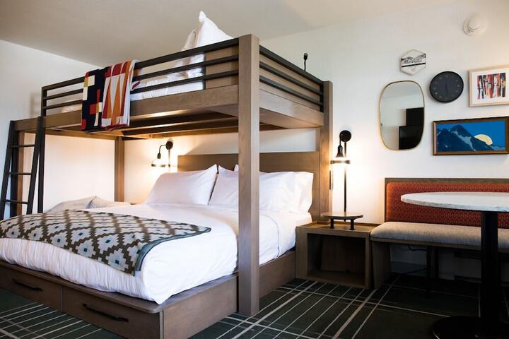 Room 14 of 30
