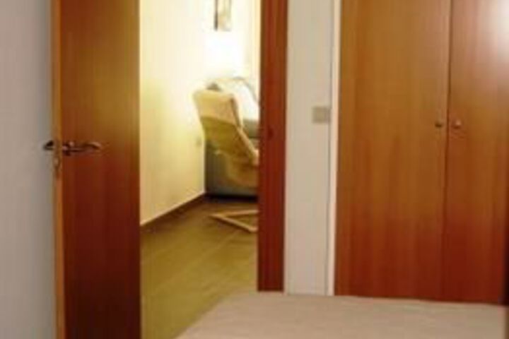 Room 7 of 18