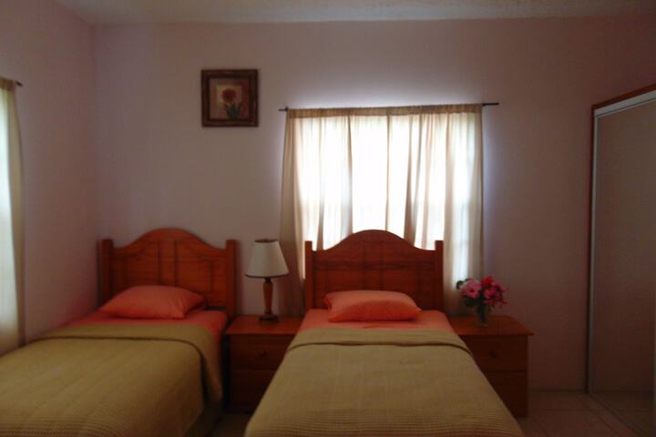 Room 35 of 193