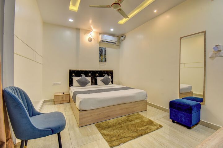 Room 12 of 26