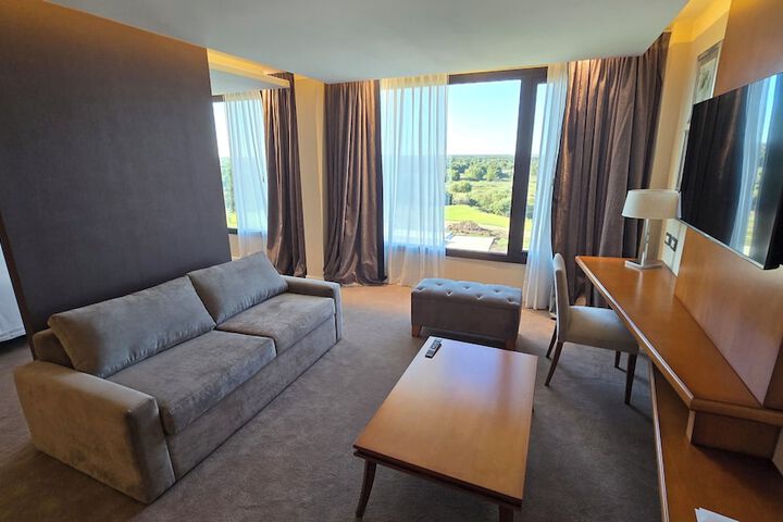 Room 2 of 20