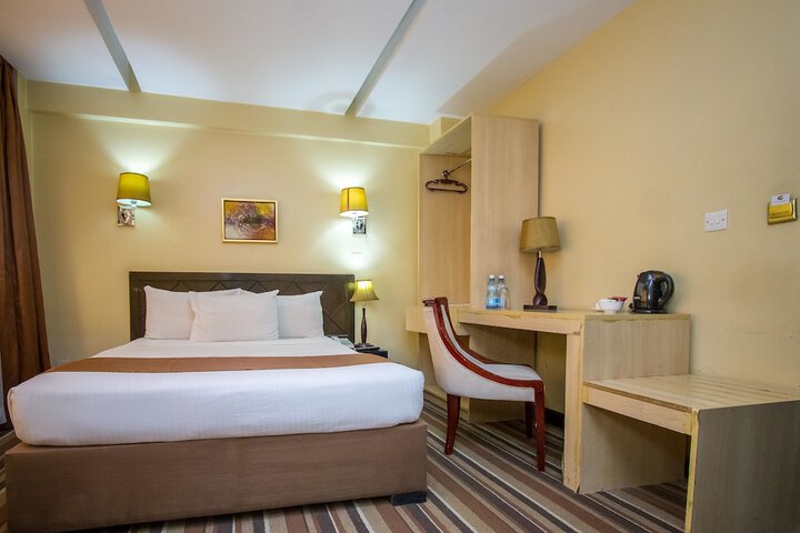 Room 18 of 149