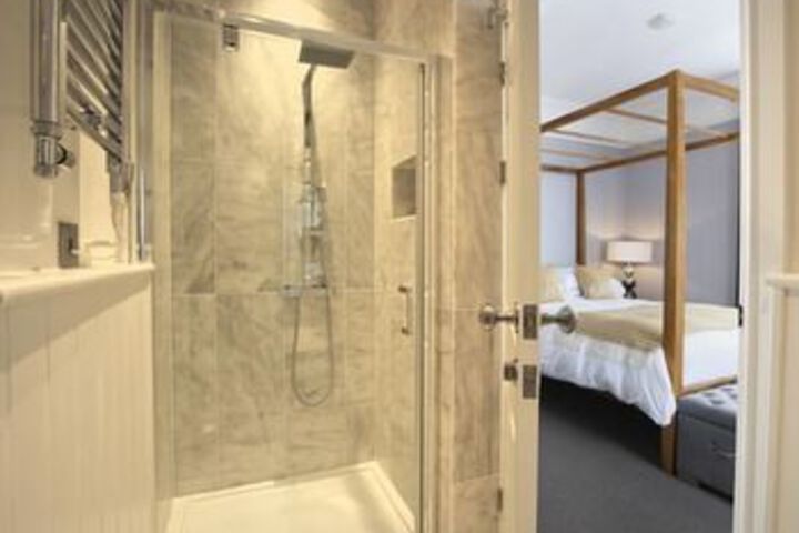 Room 7 of 25