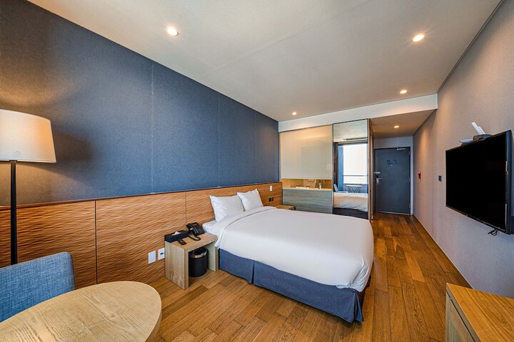 Room 13 of 78