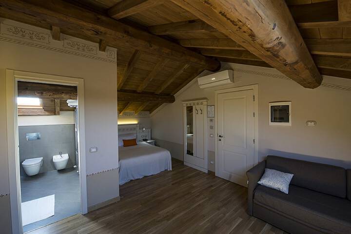 Room 8 of 52