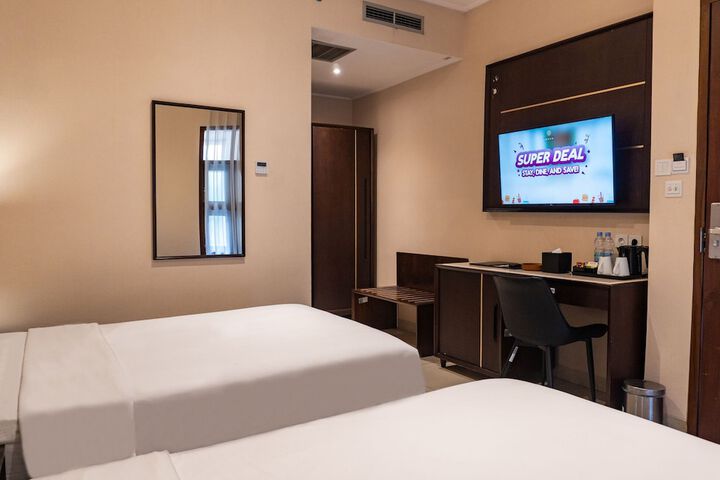 Room 34 of 235