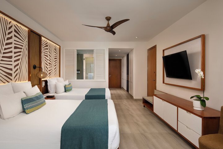 Room 33 of 121