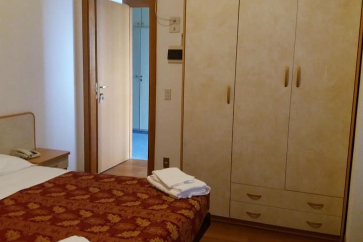 Room 17 of 63