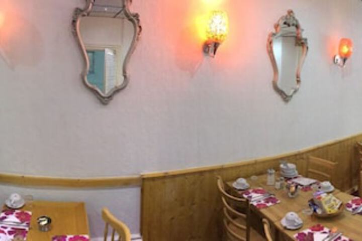 Breakfast/Coffee Service 98 of 131