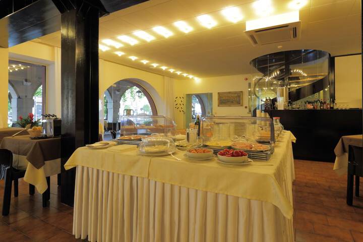 Breakfast area