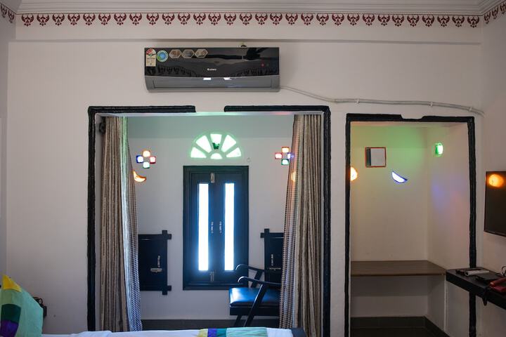 Room 8 of 65