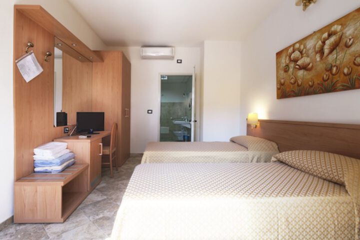 Room 10 of 95