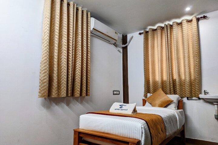 Room 7 of 12