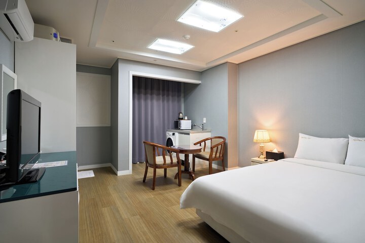 Room 12 of 29