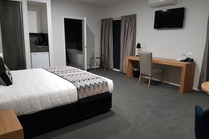 Room 8 of 16