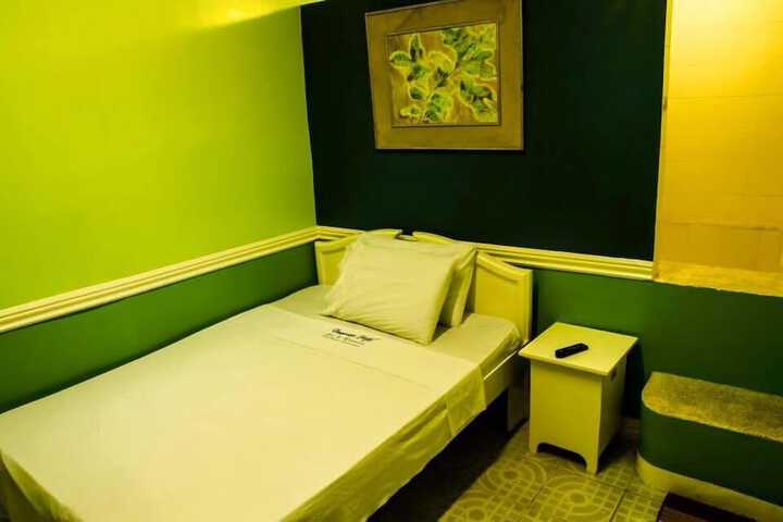 Room 10 of 43