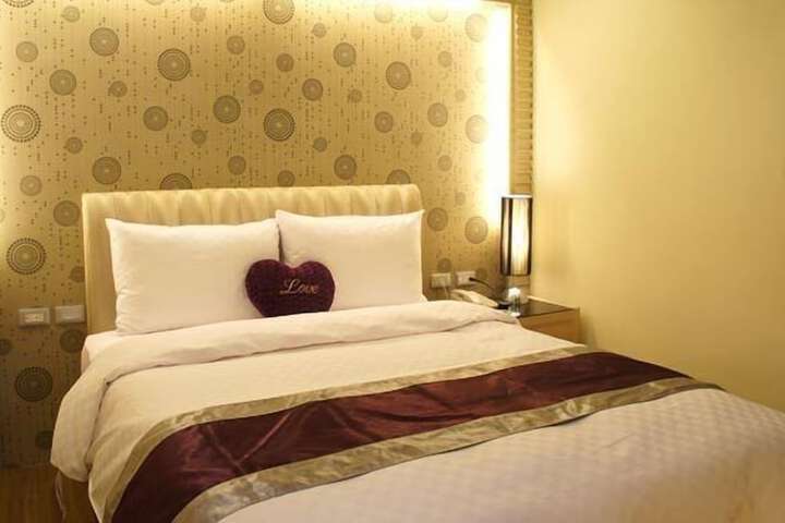 Room 35 of 61